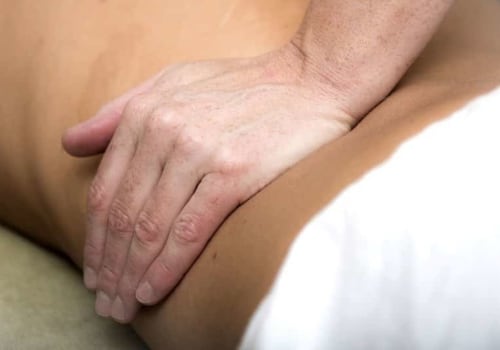 Kann eine Thai-Massage bei Schmerzen im unteren Rückenbereich helfen?